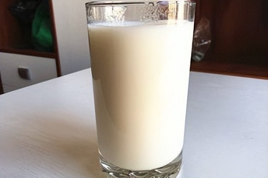 牛奶是寒性的饮品，到底能不能天天喝？终于<em>有正确的说法</em>了