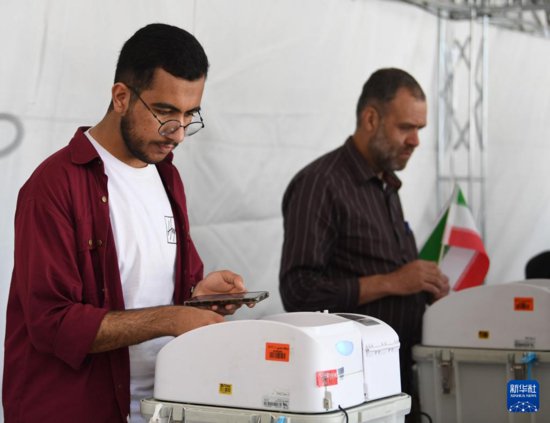 伊朗举行议会选举第二轮投票