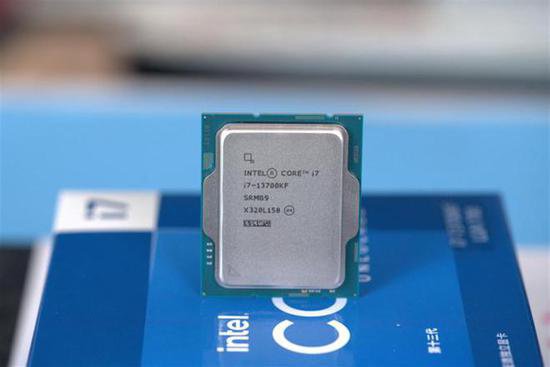 Intel平台磁盘随机性能遥遥领先！i7-13700KF VS. 锐龙7 7800X3...