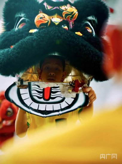 山河弦歌｜数百年醒狮文化如何在广东佛山代代相传？