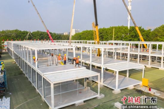 广州天河区体育公园地块应急项目进入隔离<em>板房搭建</em>阶段