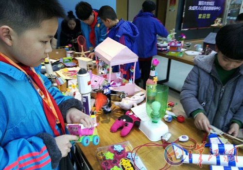 樊城青少年科技节举办 学生创意无限