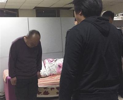 北京来广营<em>旧货市场</em>突发大火 记者采访被打受伤