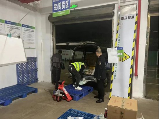 桃江县市场监管局：“零点行动”护航校园食品安全