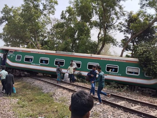 孟加拉国南部一火车脱轨 暂无<em>人员伤亡</em>报告