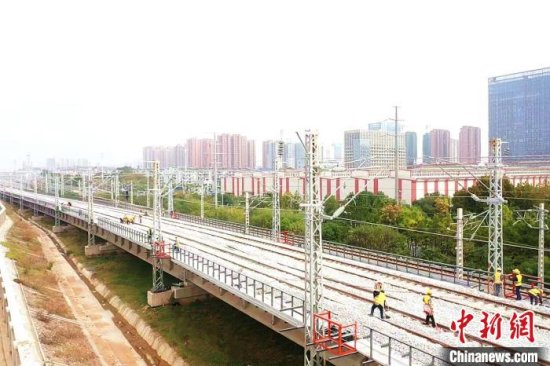 <em>湖北武汉</em>至黄石和黄冈城际铁路全线贯通