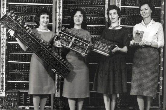 70年前，“不<em>适合</em>搞IT”的女性，才是<em>程序员的</em>主力军