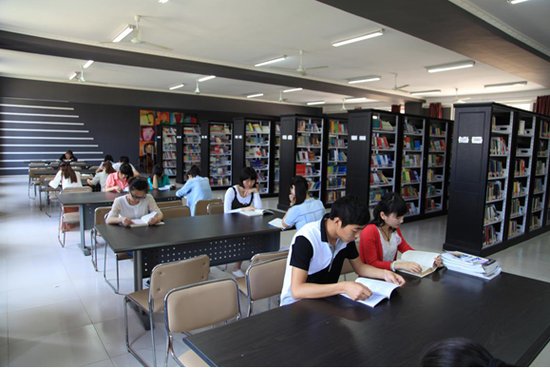 安徽外国语学院多种途径为高考学生咨询答疑
