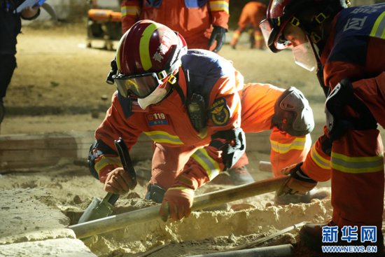 海南州消防救援支队开展地震救援考评式培训演练