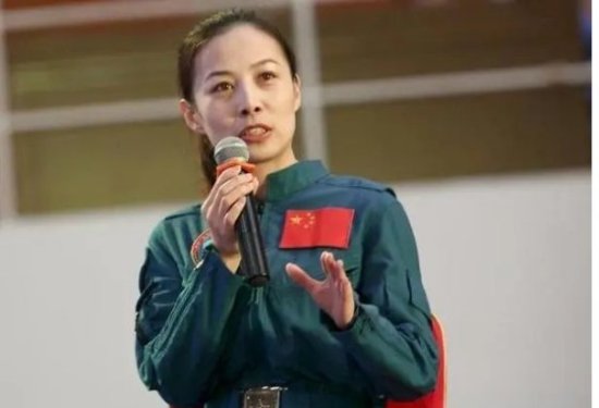 中国十大新青年榜单揭晓 蔡磊居首迪丽热巴肖战入选