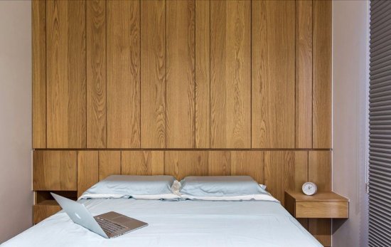 133现代简约四居室时尚温馨，绿色和原木色交织的卧室生机勃勃