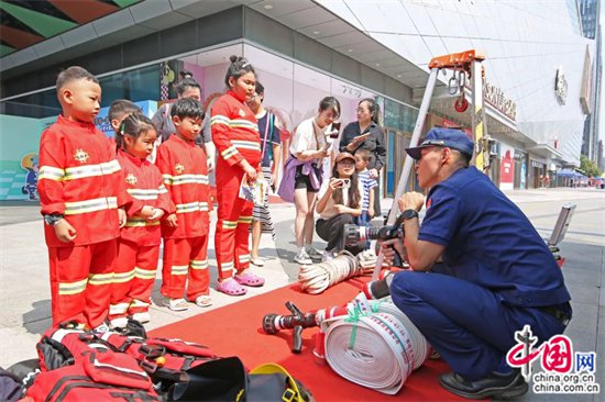 助力全国科普日总队举办消防安全体验营活动