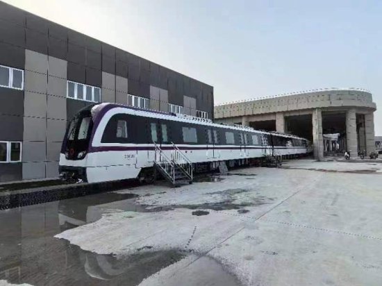 徐州首列AI无人驾驶地铁列车抵达汪庄车辆段