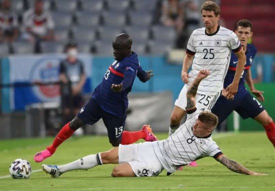 欧锦赛|欧足联：小个子坎特成为法国队的新“<em>团</em>宠”