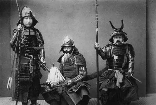 1872年，20岁的<em>明治天皇</em>打破禁令带头吃牛肉，让日本民族拔高...