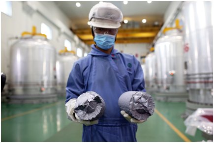 走访新疆自动化的多晶硅工厂与棉田 戳破西方“强迫劳动”谎言
