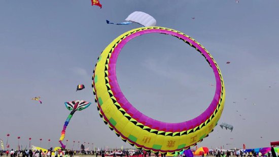 连续举办40届的潍坊国际风筝会，放飞的是想象力，展现的是包容...