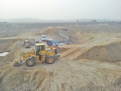 <em>邓州一</em>在建垃圾场工地墙体倒塌 4名工人被埋