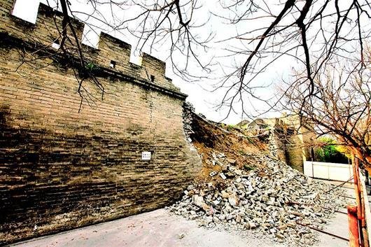 襄阳千年古城墙雨后坍塌19米 系30年前翻修