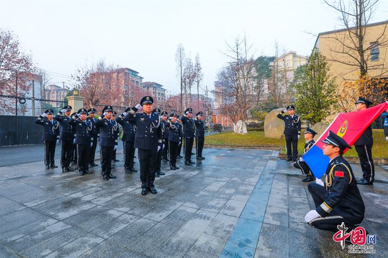 <em>成都都江堰</em>公安开展庆祝第四个中国人民警察节系列活动
