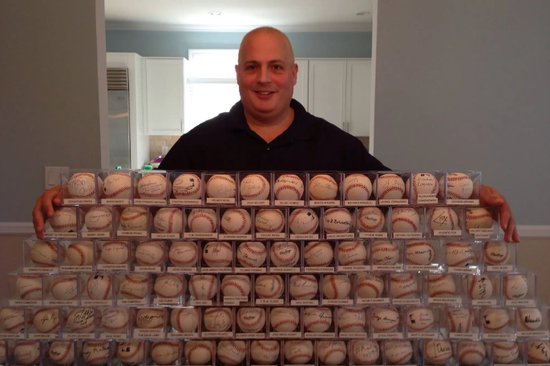 美媒：美国收藏家拍卖<em>泽</em>连斯基签名棒球，部分收益将<em>用于</em>援助...