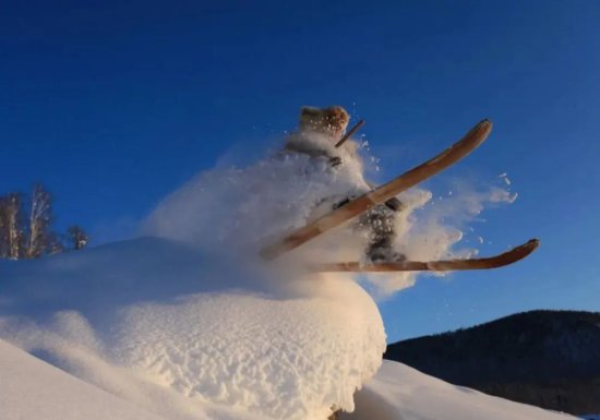 “人类滑雪起源地”｜古老毛皮滑雪板演绎冰雪运动的十足魅力！