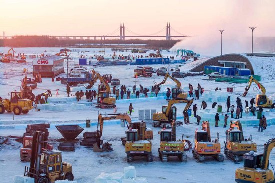 哈尔滨冰雪大世界“冰雪之冠”<em>主</em>塔建设进度达50%