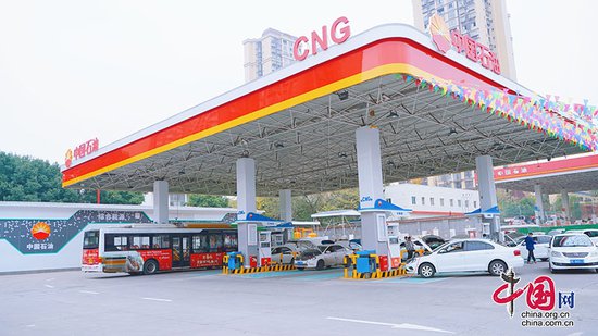 中国石油四川泸州销售公司龙马综合能源站“新装”亮相