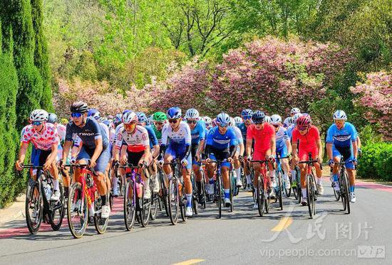 2024<em>中国</em>公路自行车职业联赛（济源站）开赛