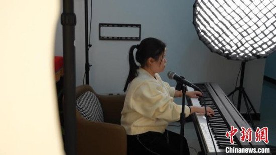 湖南“95后”全盲女孩用音乐做“眼”勇追梦