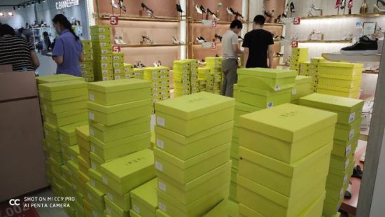 新梦百货这个品牌女鞋涉嫌商标侵权被查扣，涉案金额达50万多元