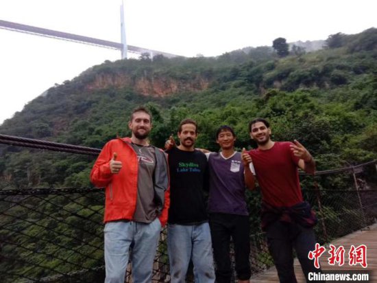 北盘江畔的“小马哥”：我的生活因世界第一高桥而改变