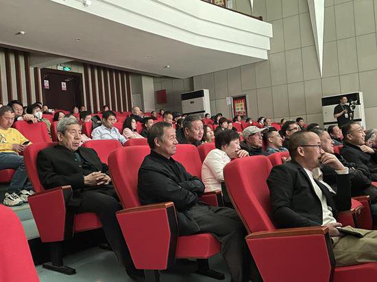 第二届新疆文化艺术节：秦腔现代剧《铡刀下的红梅》让红色经典...