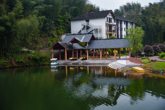 合江玉兰山上的高端温泉酒店，藏在森林公园的腹地