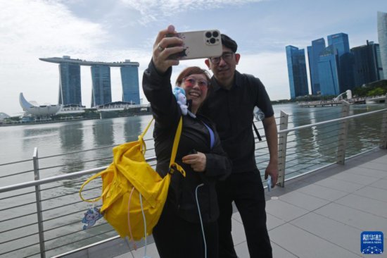 中国出境旅游团<em>重返</em>新加坡受到<em>欢迎</em>
