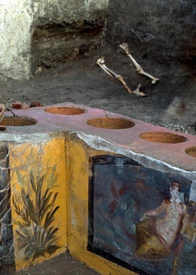 外卖快餐历史悠久，考古学家在<em>庞贝古城</em>发现两<em>千年前</em>小摊位