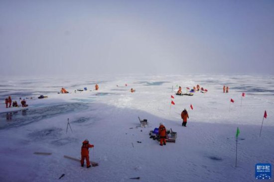 中国第13次<em>北冰洋</em>科学考察队正式开始海冰综合调查作业