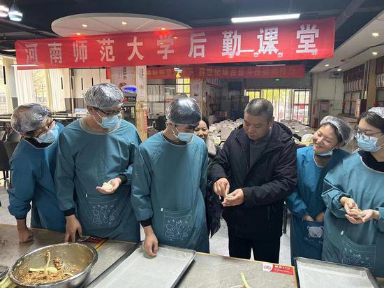 河南师大学后勤小课堂：冬至包饺子 暖胃又暖心