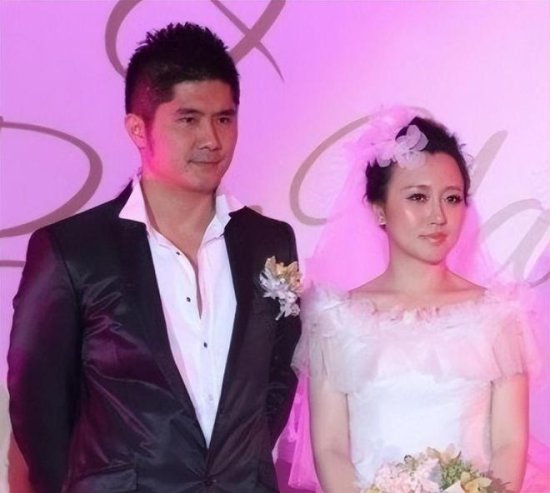 潘长江晚节不保，他那嫁给10亿富豪的女儿潘阳，如今过得幸福吗