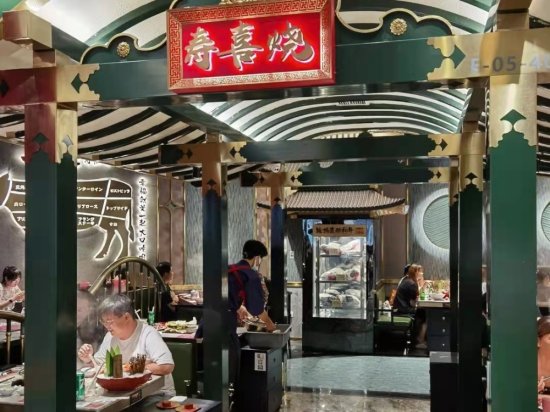 曾经风靡上海的<em>日料店</em>，为何大家不爱吃了？店员坦白：剩菜回收