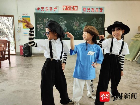 传统山歌+现代街舞，24岁的他在乡村小学这样上<em>音乐</em>课