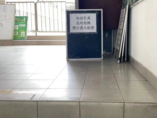 广州部分小区今起禁止电动自行车进入！记者实探执行效果