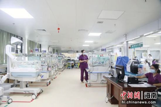 三亚中心医院医护春节坚守岗位，守护患者健康