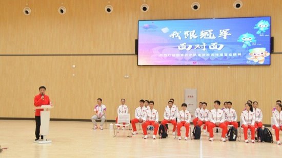 太羡慕了！10位亚运会冠军亮相这所学校，<em>篮球馆</em>成了追星现场