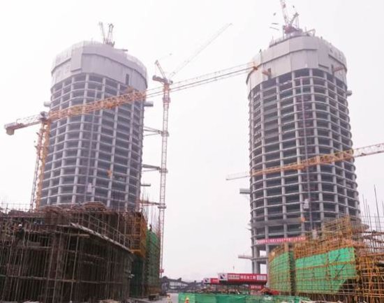 杭州<em>未来第一高楼</em>钢结构工程塔楼区十四节外框柱顺利吊装