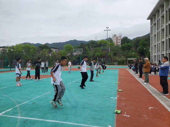 重庆第一一八中学校开展2024年春季趣味运动会