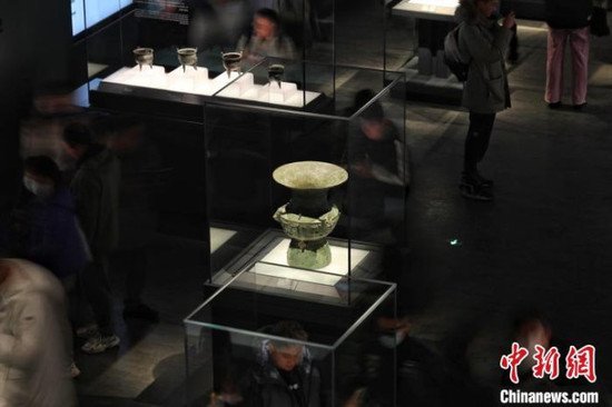 探访上海博物馆东馆“繁花里的青铜世界”