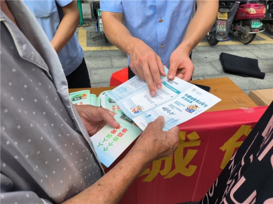 “摊式”宣传进社区 温州龙湾海滨街道多措并举助力食安城市创建
