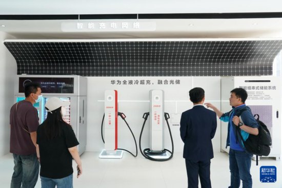 新华全媒+丨<em>北京</em>车展：智能化成新能源汽车新亮点