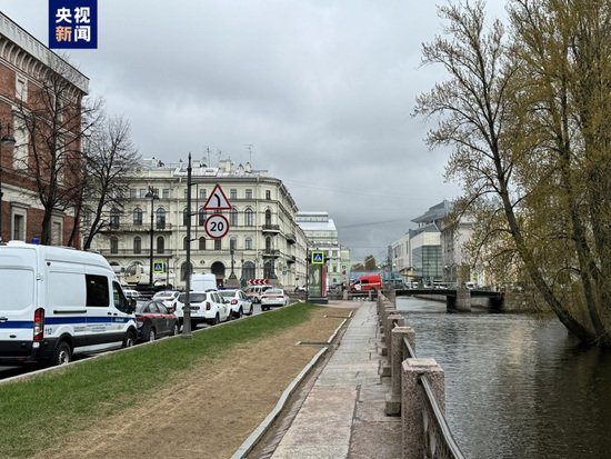 俄罗斯圣彼得堡巴士坠河事故已致4人死亡